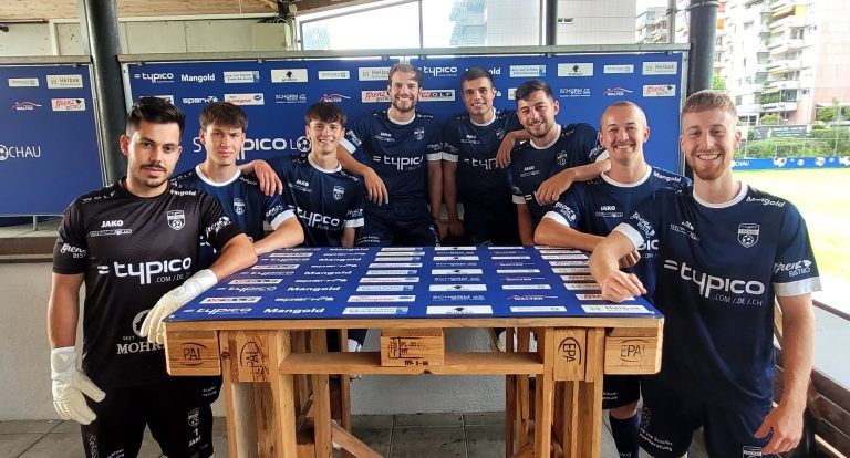 Aus dem eigenen Nachwuchs bis in die Kampfmannschaft des SV typico Lochau: Sandro Eichhübl, Simon Eberle, Nicolas Messmer, Niklas Außerlechner, Matteo Außerlechner, Fabio Feldkircher, Johannes Pichler, Patrick Prantl. Es fehlen: Lukas Rusch, Laith Al Mustafa, Muhamed Tajelddin.