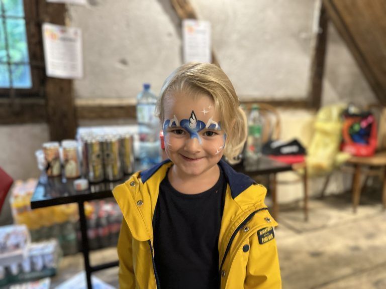 „Es hat mir alles gut gefallen, der Zauberer und der Kasperl. Aber das Kinderschminken fand ich besonders schön.“ Hilda, 3 Jahre, Bludenz/Brunnenfeld.