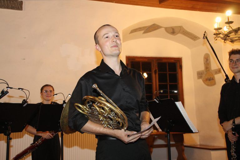 Hornist Anton Doppelbauer führte durch das Programm.