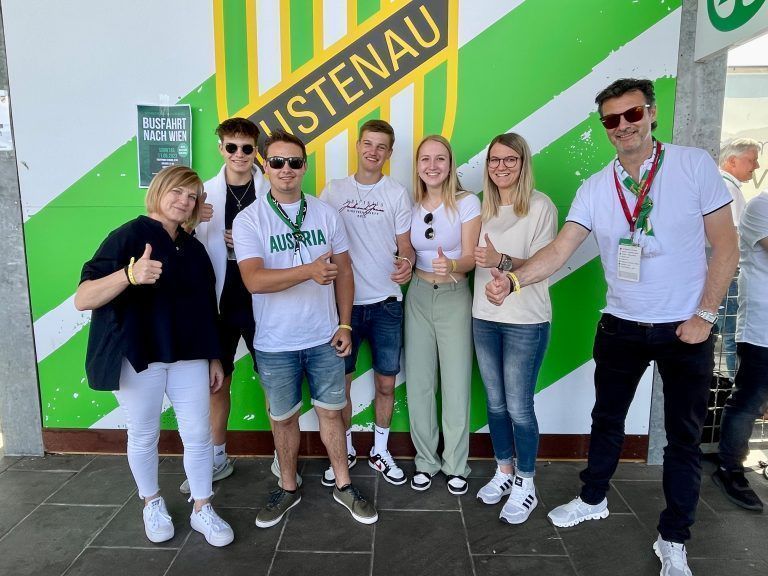 Familie Muxel mit Herma, Marco, Sandro, Niko, Aileen, Leonie und Stephan. <span class="copyright">Lutz</span>
