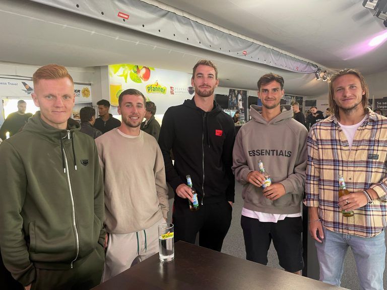 Die Spieler Christian Gebauer, Lukas Fadinger, Constantin Reiner, Sebastian Aigner und Felix Strauss (v. l.). <span class="copyright">Lutz</span>