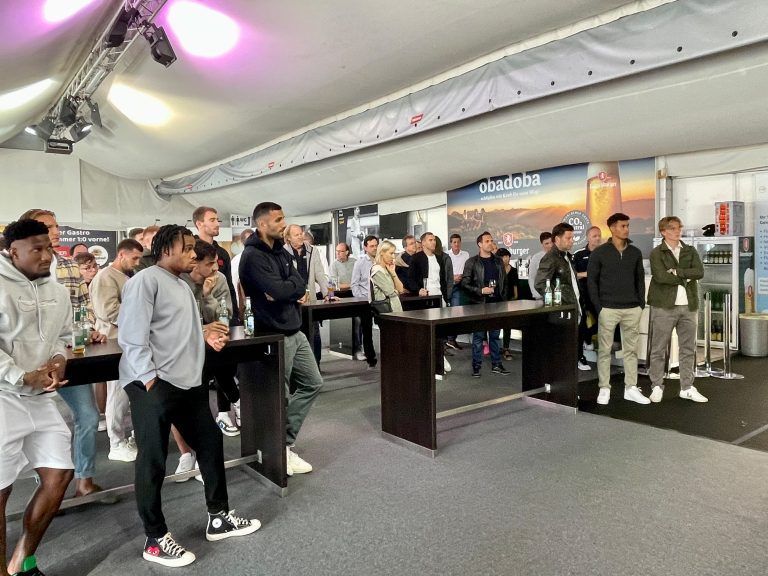 Die Profi-Mannschaft war vollzählig vertreten. <span class="copyright">Lutz</span>