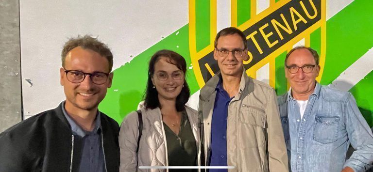 Genossen den Fußballabend im Reichshofstadion, von links: Daniel Zadra, Sonja und Markus Wallner und Johannes Rauch. <span class="copyright">Lutz</span>