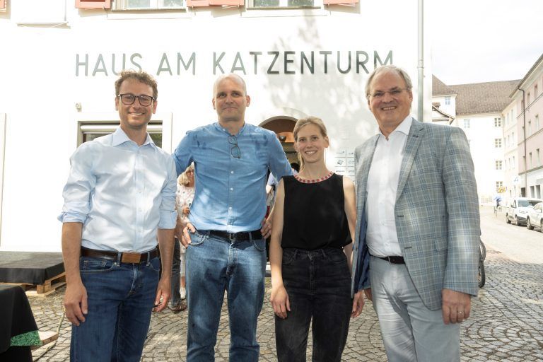 Eröffnung „Haus am Katzenturm" im Juni: LR Daniel Zadra, Martin Strele (Obmann), Lisa Vesely (GF) und Landtagspräsident Harald Sonderegger. <span class="copyright">VLK</span>