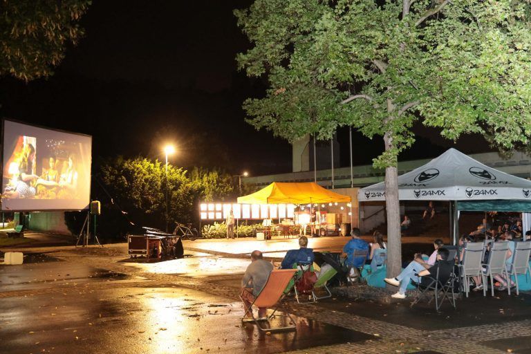 Gestern Abend versammelten sich zahlreiche Tostner und trotzten dem Wetter. <span class="copyright">Alle Bilder: AME</span>