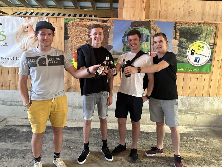 Luca Maier, Benjamin Borg, Samuel Borg und Stefan Kessler genossen die Festivalstimmung.