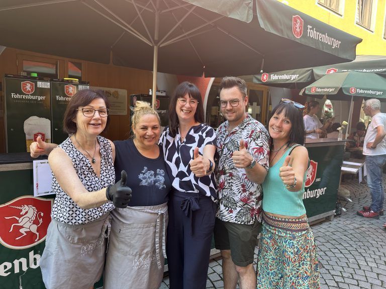 Mario Kurzamann vom Café Dörflinger mit seinem Team Barbara, Gabi, Sabine und Julia (von links nach rechts). <span class="copyright">Bilder: BI</span>