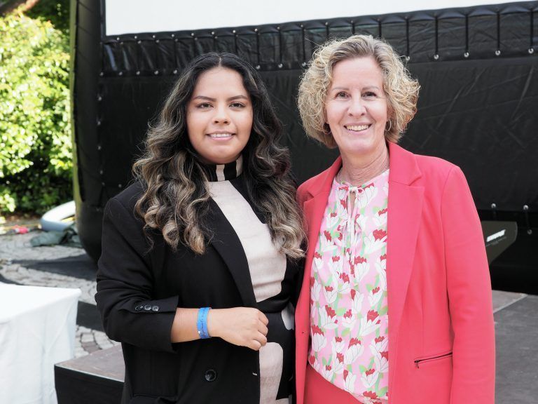 Angie Battisti (l.) und Beate Leiter.