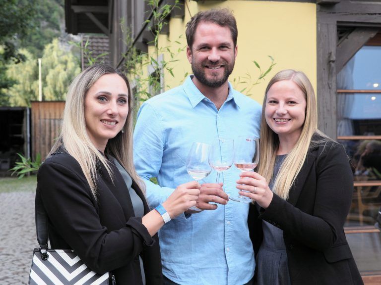 Val Blu-Geschäftsführer Jakob Glawitsch mit Mitarbeiterinnen Anja Fleisch (l.) und Dejana Vacic.