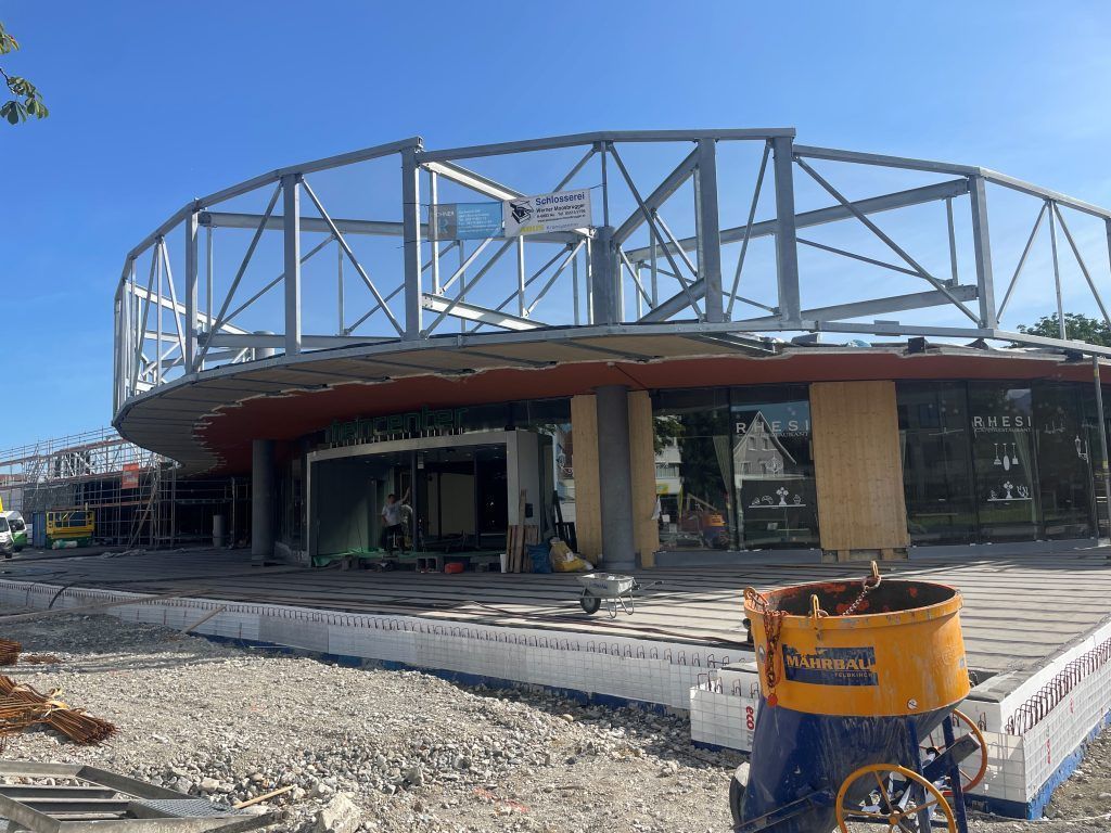Ab Montag wird vor dem Lustenauer Rheincenter gebaut