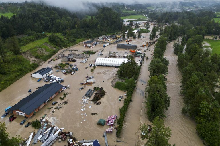 Slowenien ist besonders stark von Hochwasser betroffen.<span class="copyright"> AP Photo/Miro Majcen</span>