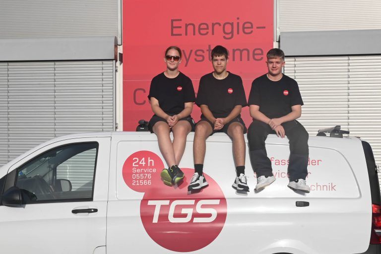 Gebäudetechniker ist ein beliebter Lehrberuf: Beim Gebäudetechnik-Spezialisten TGS in Altach starteten im September Kimberly Angerer, Jannik Tozzi und Leon Nikolatti ihre Ausbildung. <span class="media-container dcx_media_rtab" data-dcx_media_config="{}" data-dcx_media_type="rtab"> </span><span class="copyright">tgs</span>
