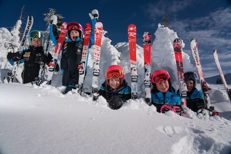 Die Jüngsten des WSV Andelsbuch haben Spaß auf der Niederen. Dort haben schon viele Skikarrieren begonnen. Ob das so bleibt? <span class="copyright">Berchtold</span>
