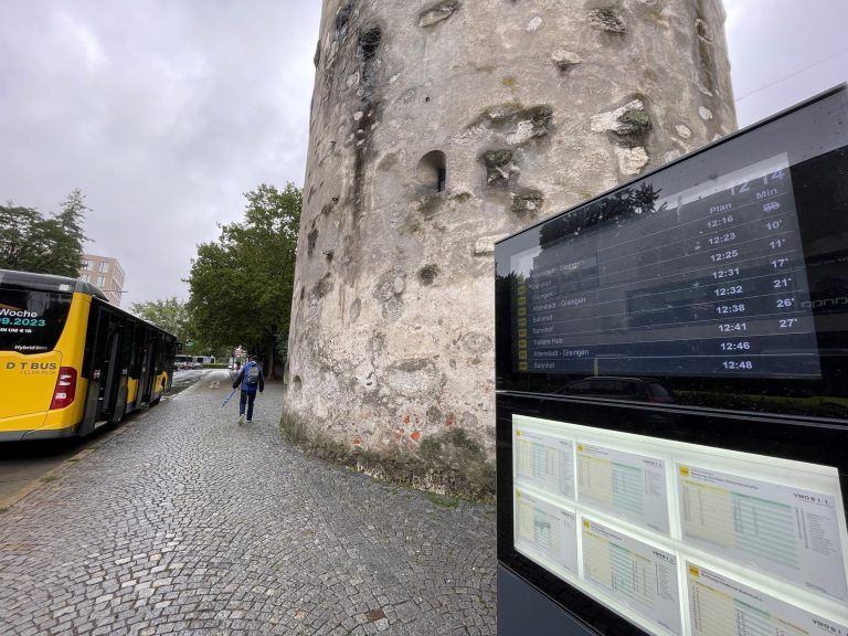 Haltestelle Busplatz Steig E wird nicht bedient, Busse verkehren am Katzenturm.