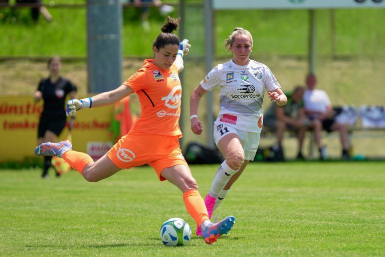 Charlotte Voll will sich in der Deutschen Bundesliga bei Bayer 04 Leverkusen durchsetzen.gepa
