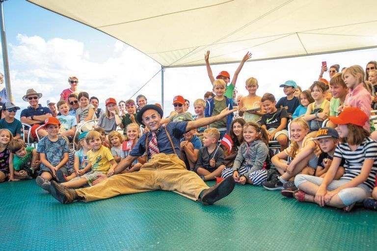 Clown Pompo sorgt für Unterhaltung während der VN-Familienschifffahrt am 21. August 2023. Beate rhomberg