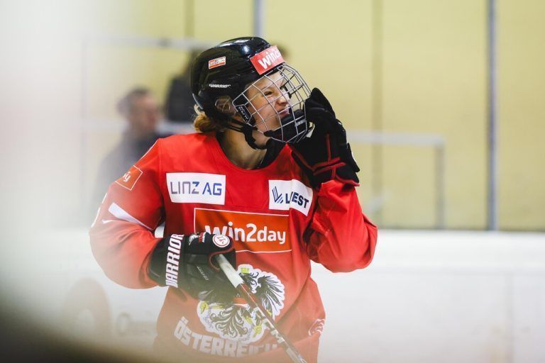 Die Dornbirnerin Leonie Kutzer spielt mit dem ÖEHV-Team um den Aufstieg.gepa