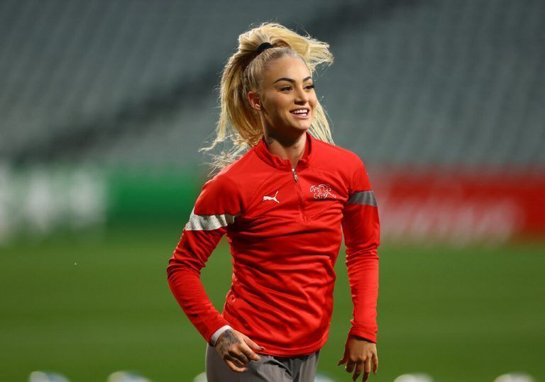 Die Schweiz fordert mit Alisha Lehmann das Team aus Spanien.Reuters