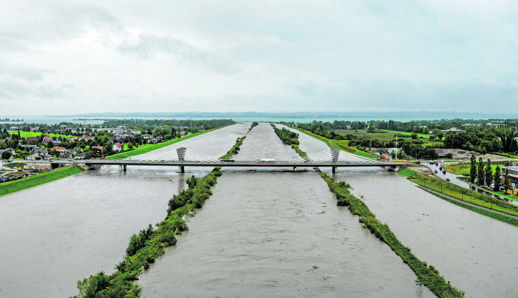 Außendämme trotzen den Wassermassen