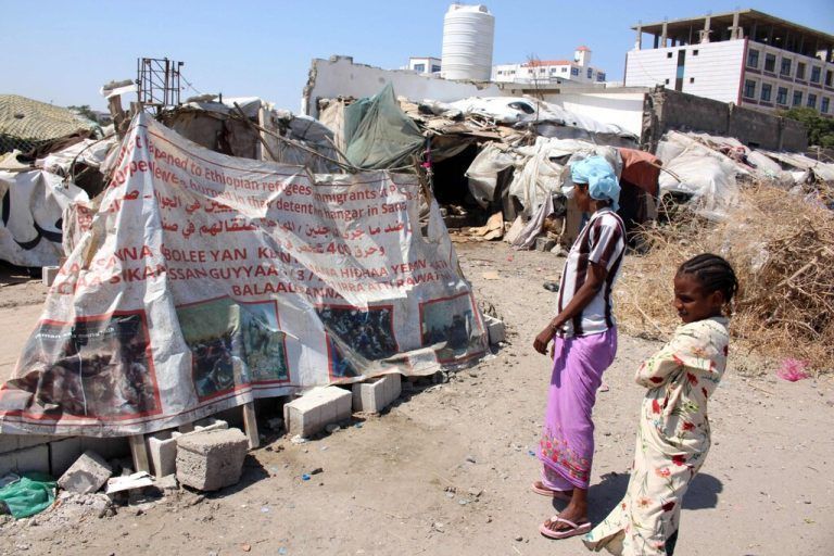 Diese Aufnahme vom März 2022 zeigt Kinder in einem Lager für Migranten in Aden im Jemen. AFP