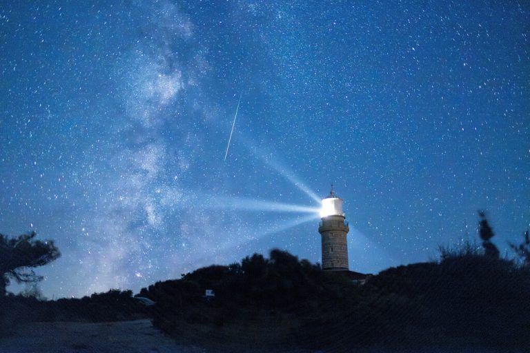 Dieser Leuchtturm auf der kroatischen Insel Lastovo wurde während des jährlichen Perseiden-Meteorstroms etwas entlastet. Reuters