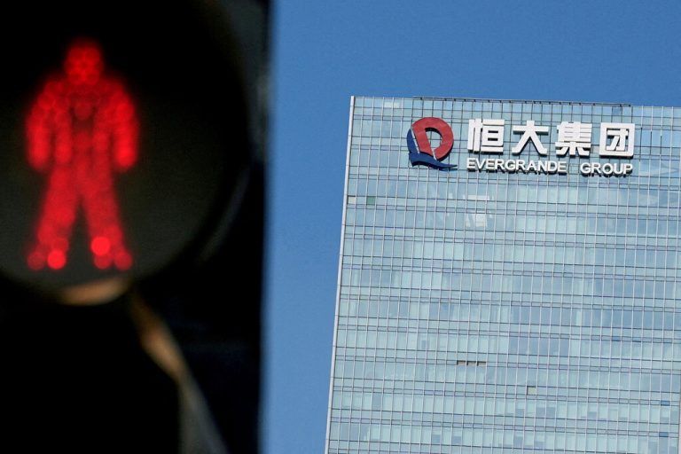 Evergrande sitzt auf einem rund 303 Mrd. Euro hohen Schuldenberg. reuters