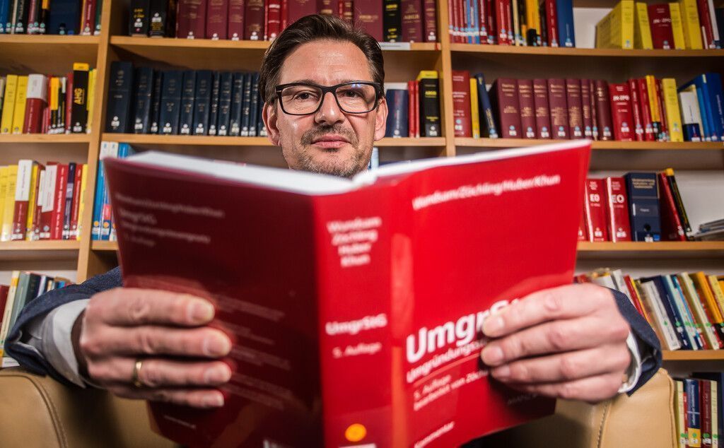 Anwalt Klagian zur Causa Siemens: Nebenbeschäftigungen unvereinbar.&#8221; »A3
