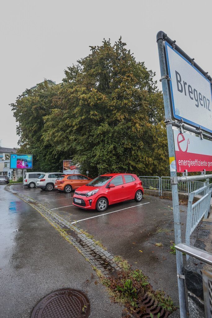 Mieterhöhung für vier Parkplätze am Stadtrand von  Bregenz sorgt für Unmut. »A4
