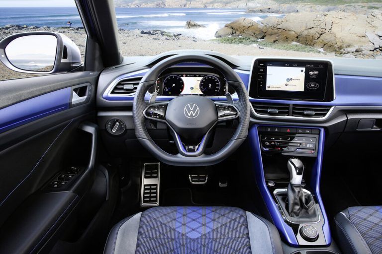 In der Top-Version, dem R, ist der Innenraum auf Sportlichkeit getrimmt.