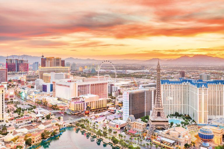 In Las Vegas spaziert man durch Paris, Venedig oder Luxor an nur einem Tag.
