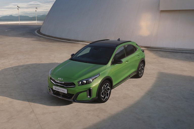 Kia XCeed: Kompakter mit erhöhter Karosserie und strapazfähigen Outfit-details. Ohne Allradantrieb. Der Preis: ab 25.040 Euro (1,0-l-Benziner).