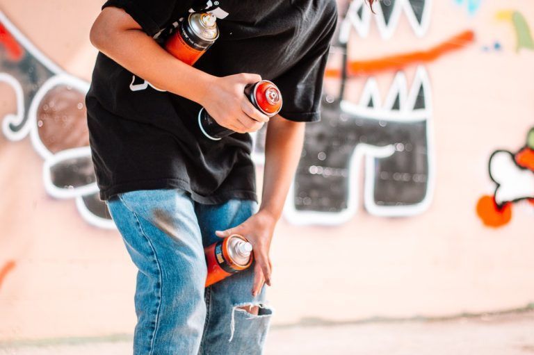 Abwechslungsreich bis actionreich: Auch Graffiti-Sprayen zählt zum Sommerprogramm.