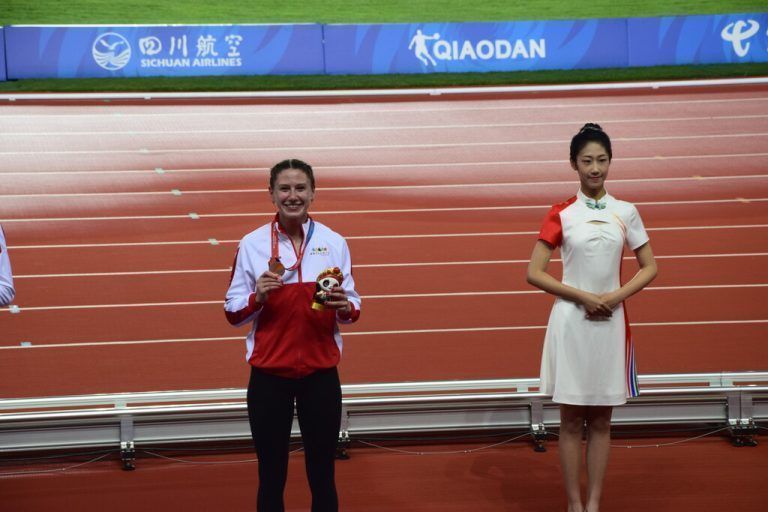 Magdalena Lindner, Zimmerkollegin von Isabel Posch, holte im 100-m-Sprint die Bronzemedaille.Unisport Austria