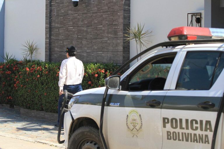 Mehr als 2000 Polizisten sind im Einsatz, um den Drogenboss zu finden. ap