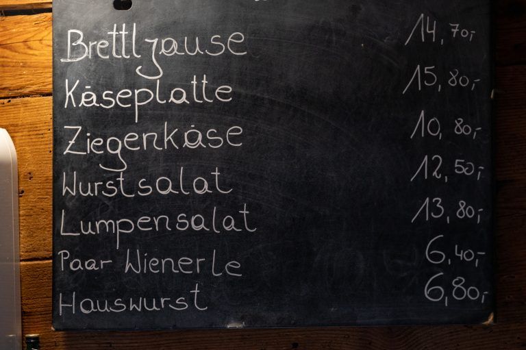 Beim Speiseangebot setzen die neuen Pächter auf die Waren von heimischen Kleinproduzenten.