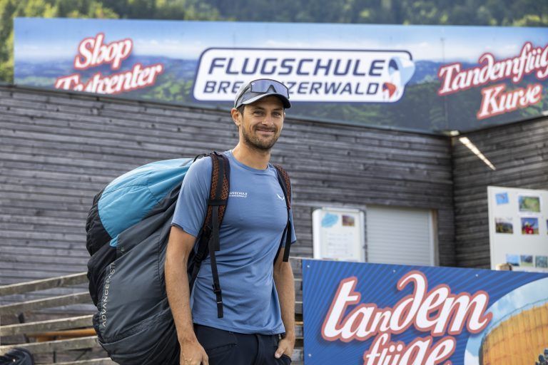 Lucas Ratz ist in der Flugschule Bregenzerwald angestellt. Er bangt um seinen Arbeitsplatz und schwärmt von den guten thermischen Bedingungen in Andelsbuch.