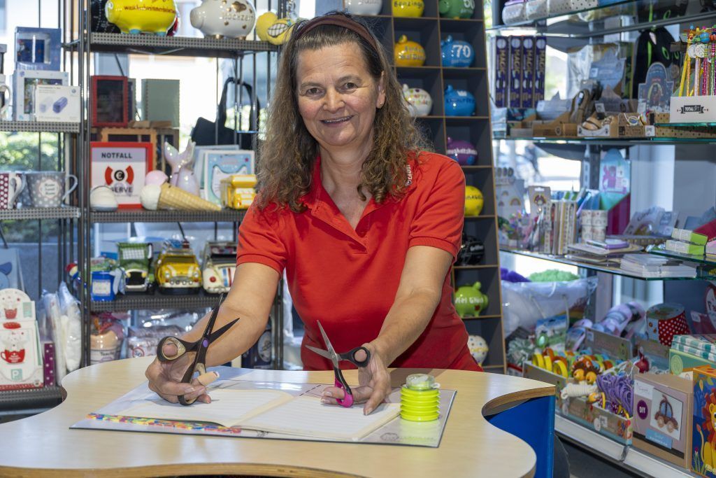 Wie Rechtshänderdominanz das Leben von Linkshändern beeinflusst