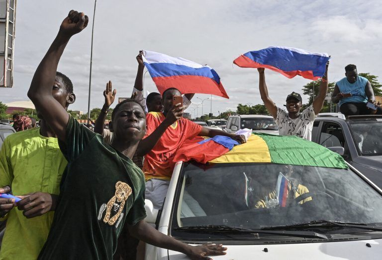 Tausende Unterstützer des Militärputsches gingen in der nigrischen Hauptstadt Niamey auf die Straße, um zu demonstrieren.AFP