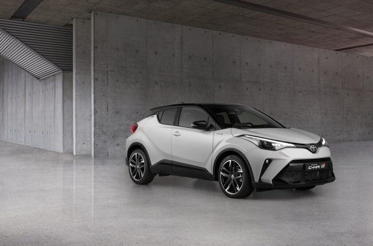 Toyota C-HR: Sorgte bei seinem Debüt für Aufsehen, ist auch im GR-Sport-Trimm zu haben. Diesel gab es nie, elektrifizierte Antriebe von Anfang an.