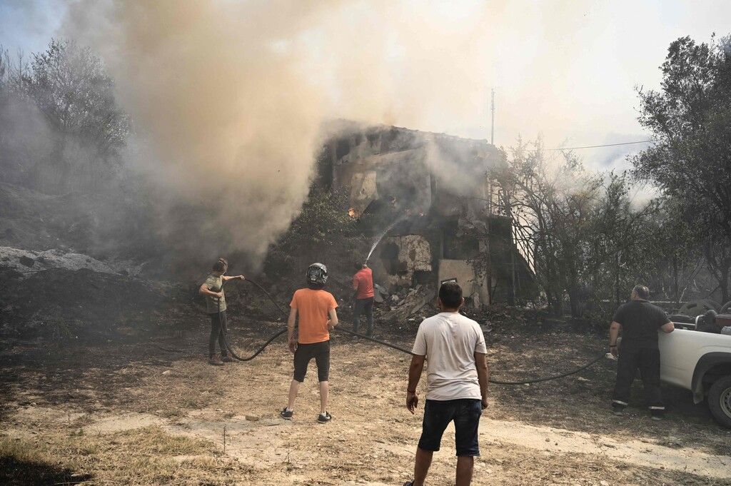 Griechische Feuerwehr entdeckt 18 Leichen im Waldbrandgebiet