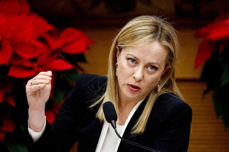 Wer arbeiten könne, dürfe nicht dem Staat auf der Tasche liegen. Mit diesem Argument streicht Ministerpräsidentin Giorgia Meloni Tausenden das Bürgergeld.Reuters