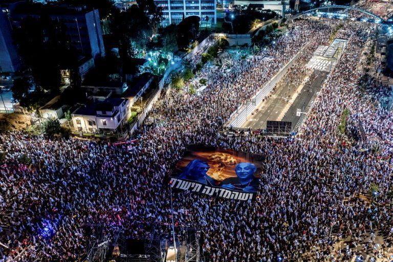 Wieder einmal demonstrierten Tausende Menschen in der israelischen Großstadt Tel Aviv gegen die „Justizreform“ der Regierung von Premier Benjamin Netanyahu. REUTERS