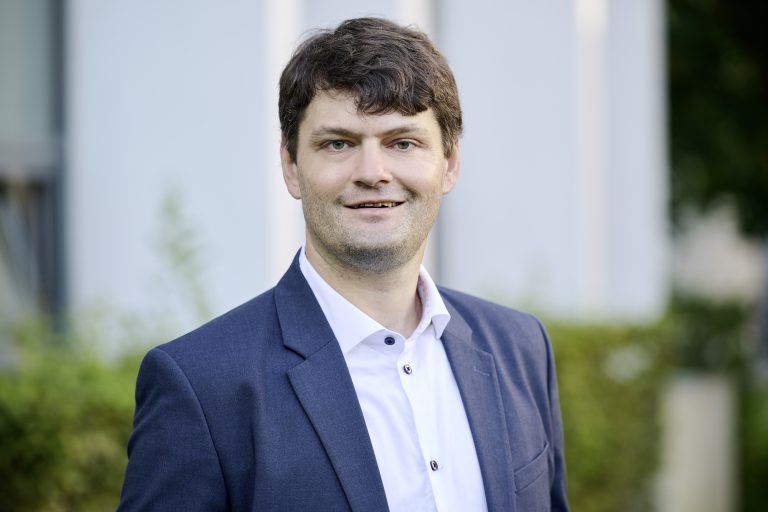 <p class="caption">Dietmar Nigsch kann aufatmen. Seine pädagogische Kompetenz ist bestätigt. <span class="media-container dcx_media_rtab" data-dcx_media_config="{}" data-dcx_media_type="rtab"> </span><span class="marker">MS</span></p>