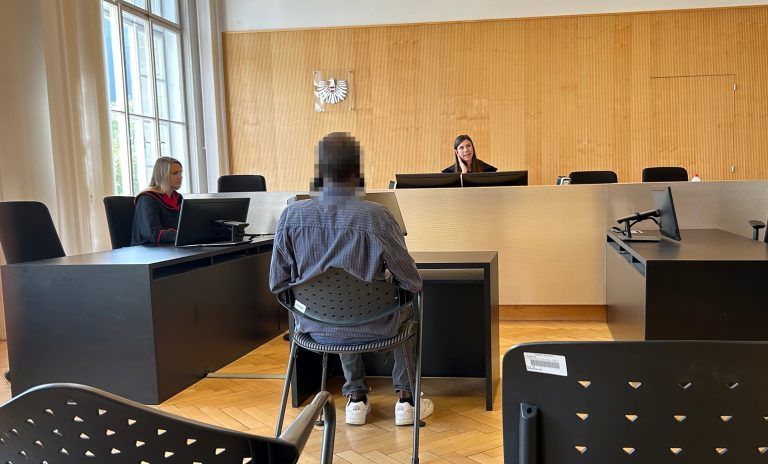 Der Angeklagte konnte sich aufgrund seiner Erinnerungslücken zwar nicht geständig zeigen, aber immerhin reumütig. <span class="copyright">vn/sohm</span>