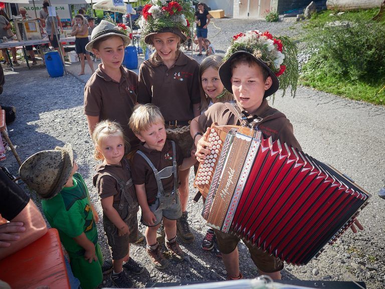 Der erst elfjährige Junghirte Lukas Hopfner begeistere auf der Handorgel.