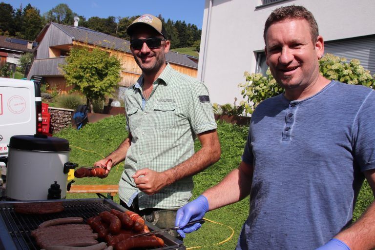Kulinarische Verpflegung vom Grill durfte nicht fehlen.