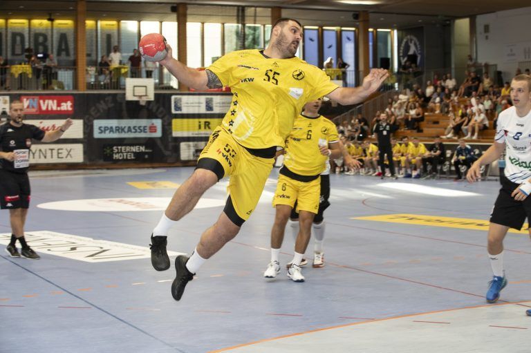 Tobias Wagner und seine Kollegen von Bregenz Handball dürfen sich über einen Auftaktsieg über