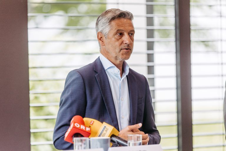 Rondo Ganahl-Vorstandsvorsitzender Hubert Marte und sein Team kämpfen seit acht Jahren um fast vier Millionen Euro, die dem Unternehmen gehören.  <span class="copyright">VN</span>