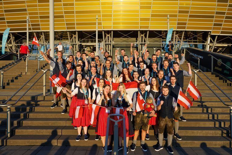 Die Teilnehmerinnen und Teilnehmer freuen sich auf den Start der EuroSkills 2023. euroskills