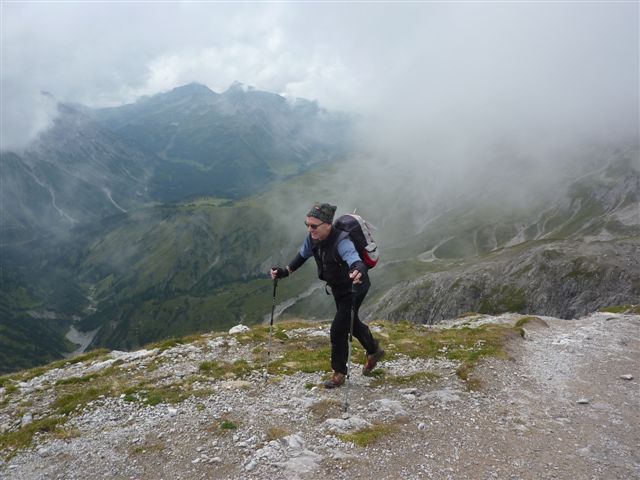 Von der 2131 Meter hohen Höferspitze führt der Weg durch das Auenfeld, das Quellgebiet der Bregenzerache, bis zur Juppenspitze (2412 Meter). <span class="copyright">SEVEN SUMMITS TOUR SCHRÖCKEN</span>